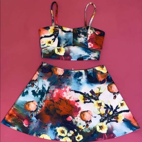 Set - Picture 1 of 4